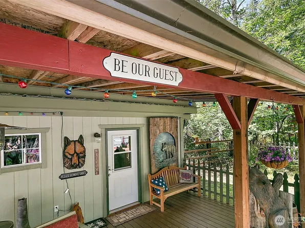 131 Nisqually Way, Ashford, WA 98304