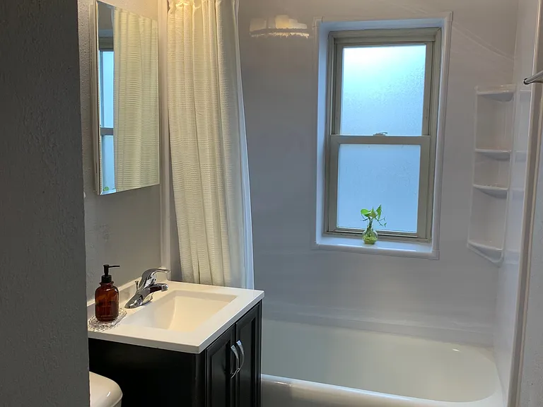 2402 S Lenox St #4 — Photo 18