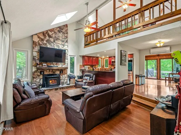 108 Bayberry Ct, East Stroudsburg, PA 18301