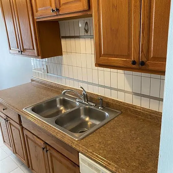 13958 Champagne Dr — Photo 23