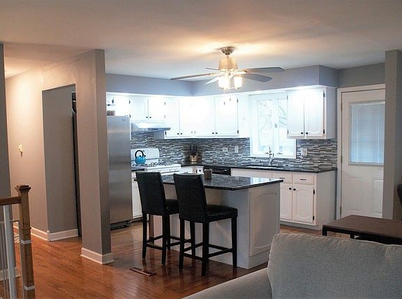 3rd image of 517 Parkshore Dr