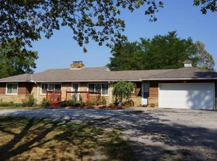 9625 Grandview Rd, Kansas City, MO 64137