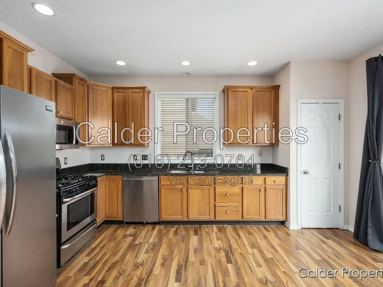 5686 E Falling Leaf Dr SE — Photo 12