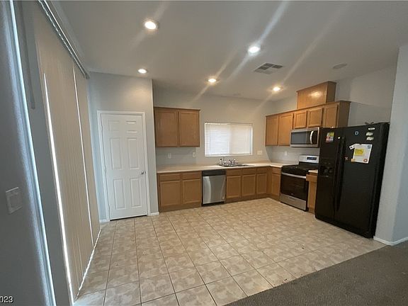 3rd image of 683 Chepstow Ave