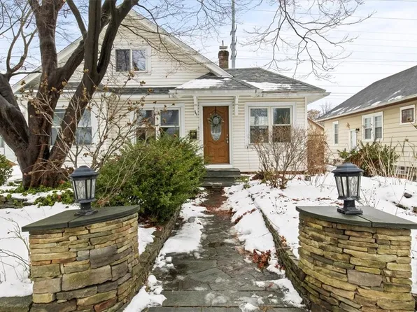 866 Bennington Dr, Rochester, NY 14616