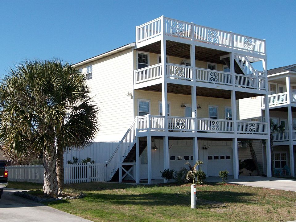 Lots of outdoor living space with 3 large decks in the front