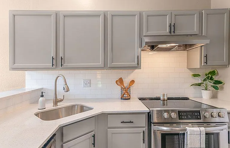 Knowlton Apartment Homes — Photo 1