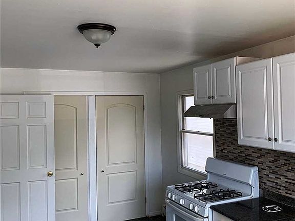 5th image of 221-33 Davenport Ave #2