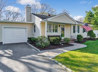 37 Summit Blvd, Westhampton, NY 11977