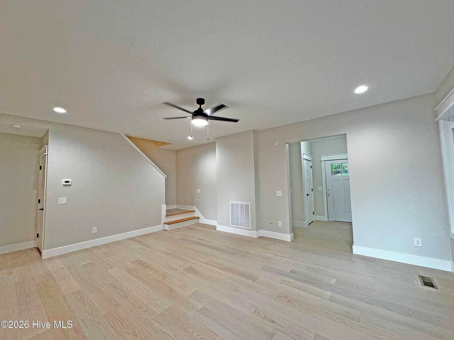3 bed, 2.5 bath, 1886 sqft, $1,750 — Photo 4