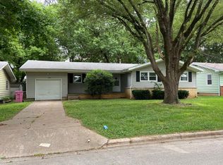 1940 S Sagamont Ave, Springfield, MO 65807