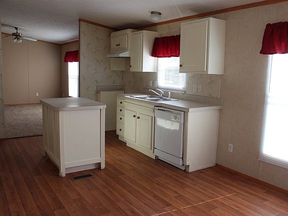 4th image of 268 Hidden Meadows Dr
