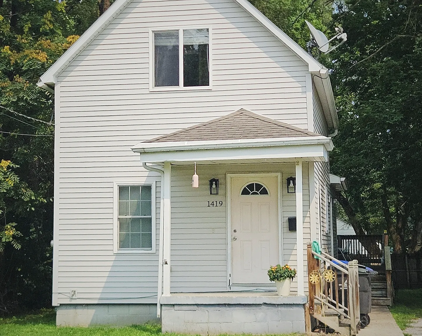 3 bed, 929 sqft, $1,450 — Photo 1