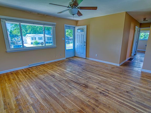 4th image of 1611 W Oakglen Dr