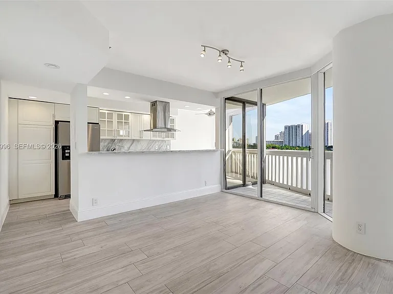 1000 Island Blvd #707 — Photo 16