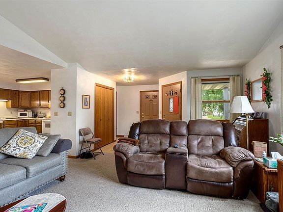 3rd image of 129 Curtis Ave