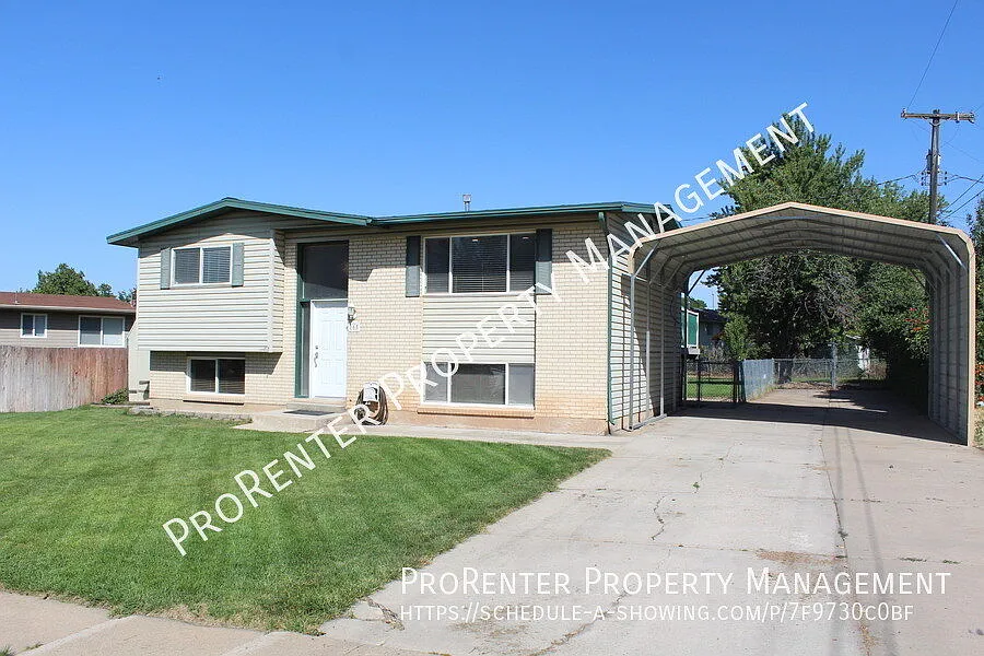 Great 5 Bed, 2 Bath Layton Home — Photo 2