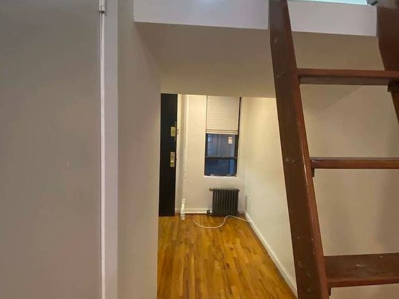4th image of 223 E 10th St #3FW