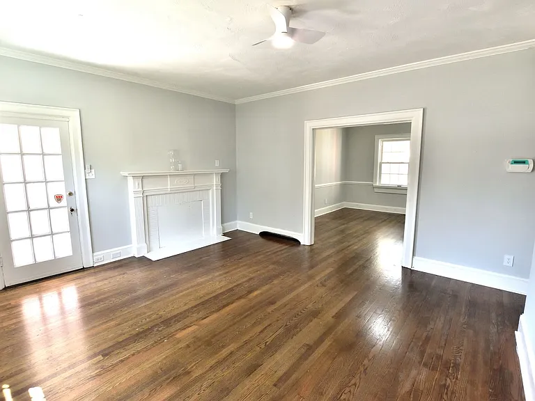 945 Sycamore St — Photo 2