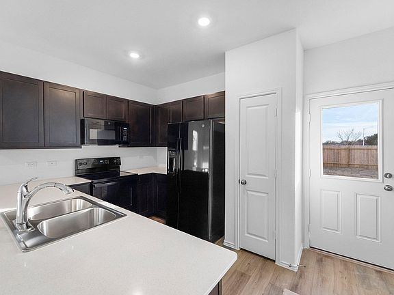 3rd image of 1219 Catfish Ln