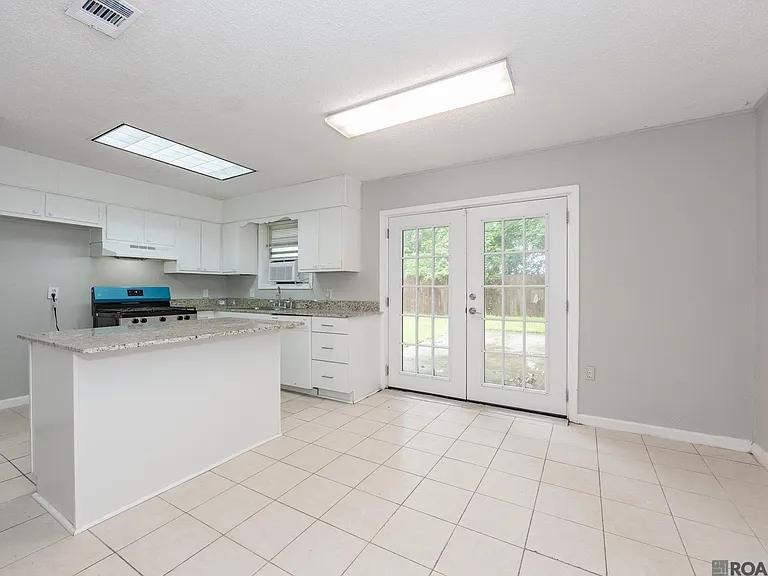 7224 Meadow Park Ave — Photo 7