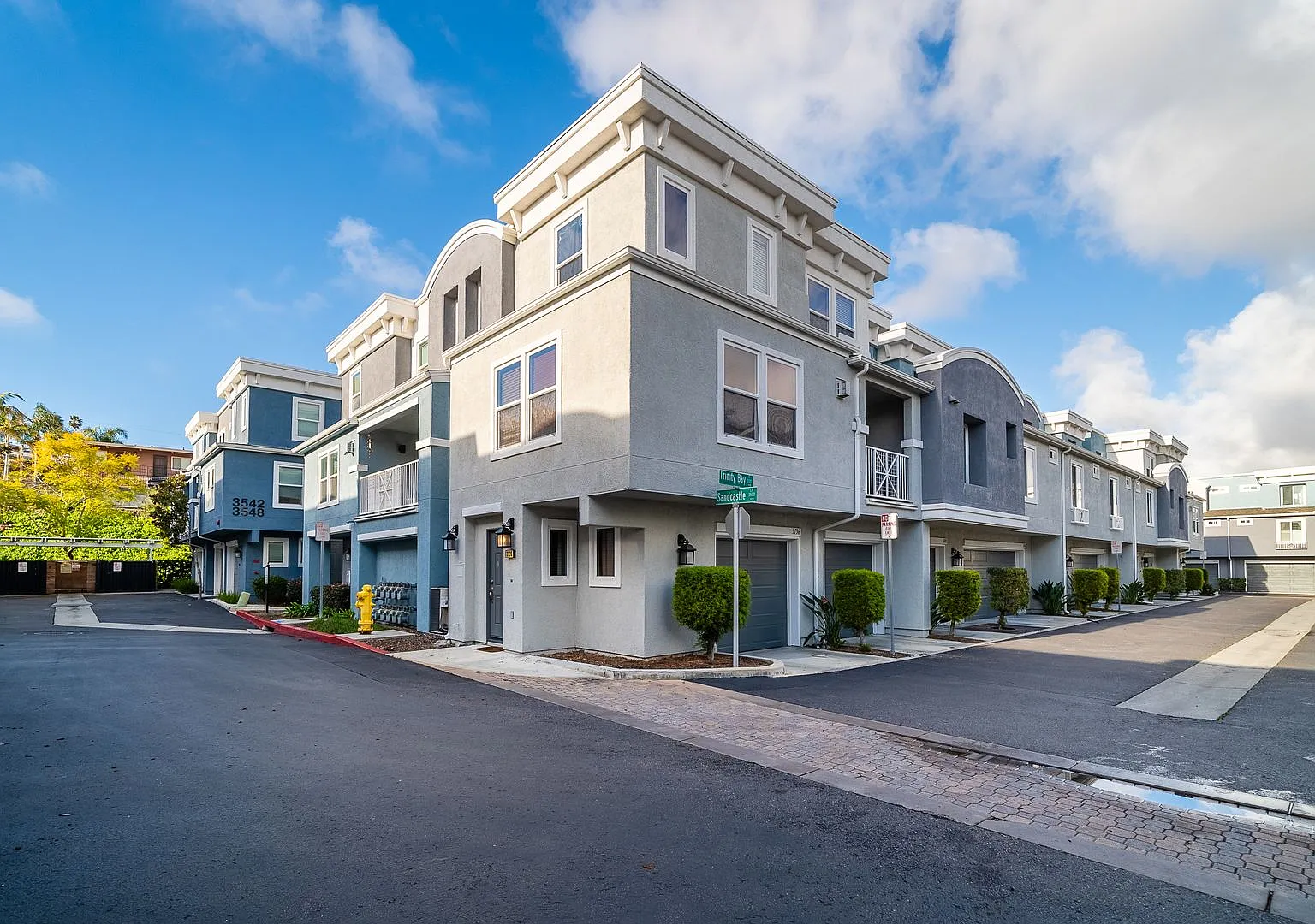Perfect Location Unit close to everything! — Photo 4