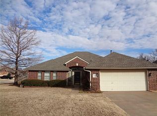 4113 Wood Castle St, Norman, OK 73072