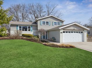 710 Maple Ln, Darien, IL 60561