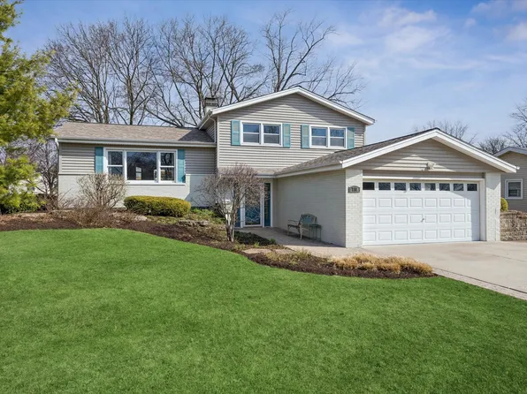 710 Maple Ln, Darien, IL 60561