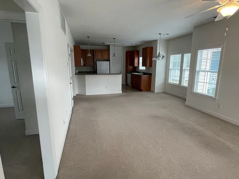 605 Viccars Ln — Photo 3