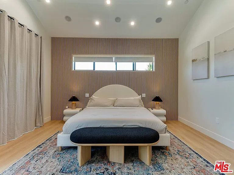 5929 Hesperia Ave — Photo 36