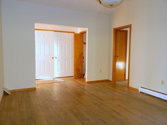 4th image of 410 Gary Dr