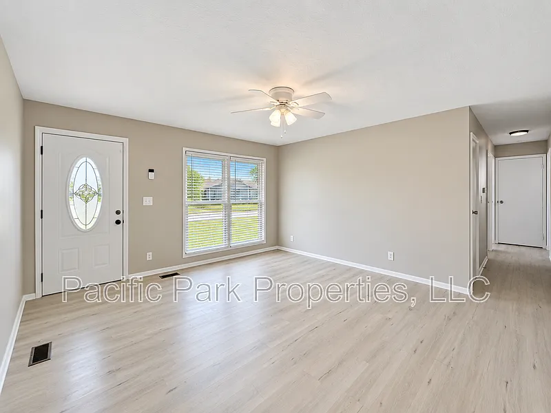 4 bed, 1.5 bath, 1213 sqft, $1,575 — Photo 3