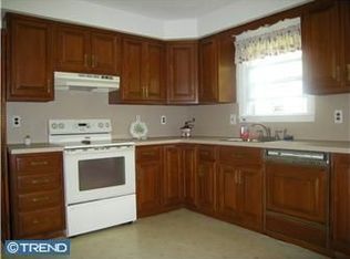 3211 Hogarth Ln, Collegeville, PA 19426