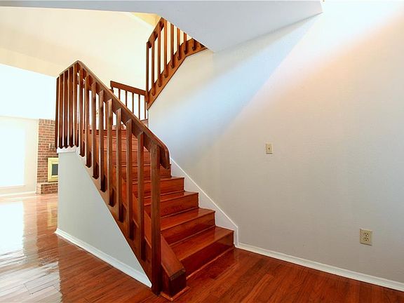3rd image of 1390 Shady Cove Ln