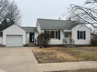 909 S 7th St, Fairfield, IA 52556
