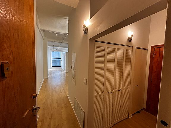 4th image of 633 S Plymouth Ct APT 707