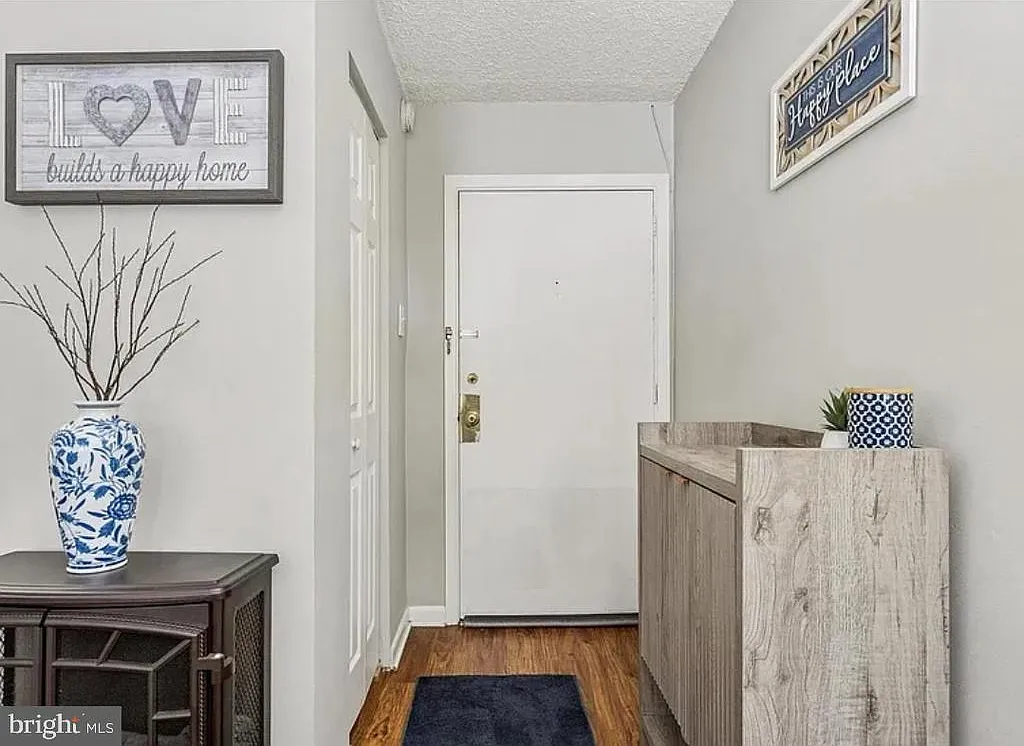 2 bed, 772 sqft, $2,250 — Photo 2