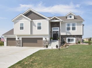 18308 Rock Creek Dr, Smithville, MO 64089