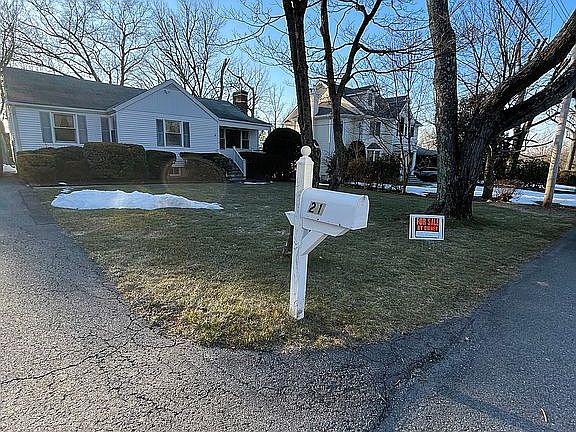2nd image of 21 Andrea Ln