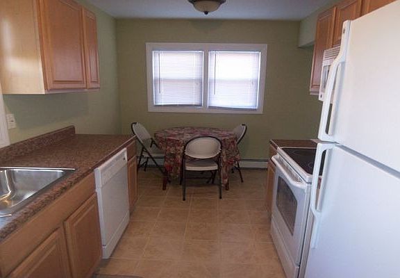 4th image of 93 Cherry Ave