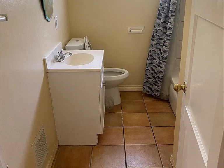 4061 Abourne Rd #C — Photo 6