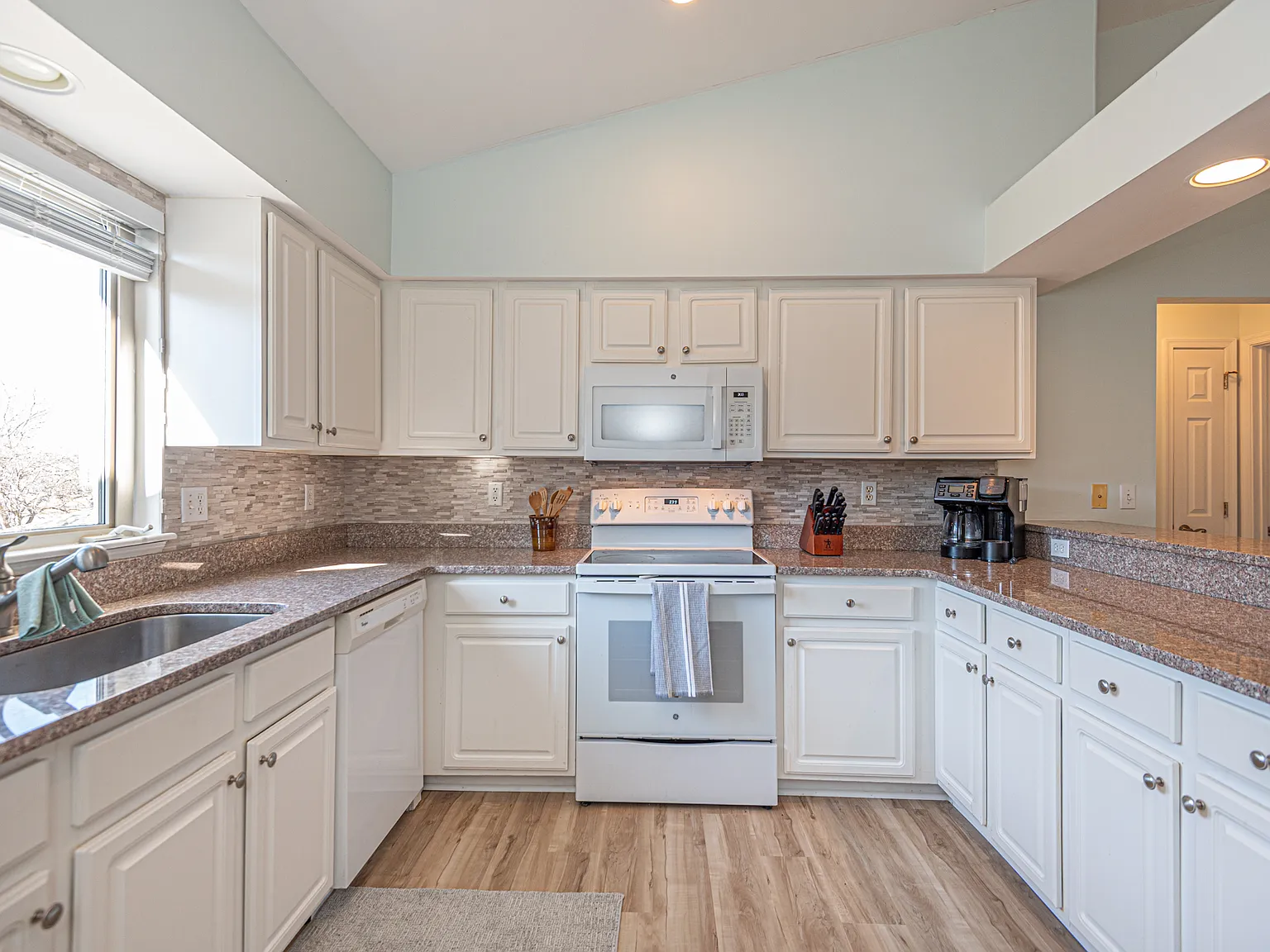 3 bed, 1547 sqft, $2,200 — Photo 4