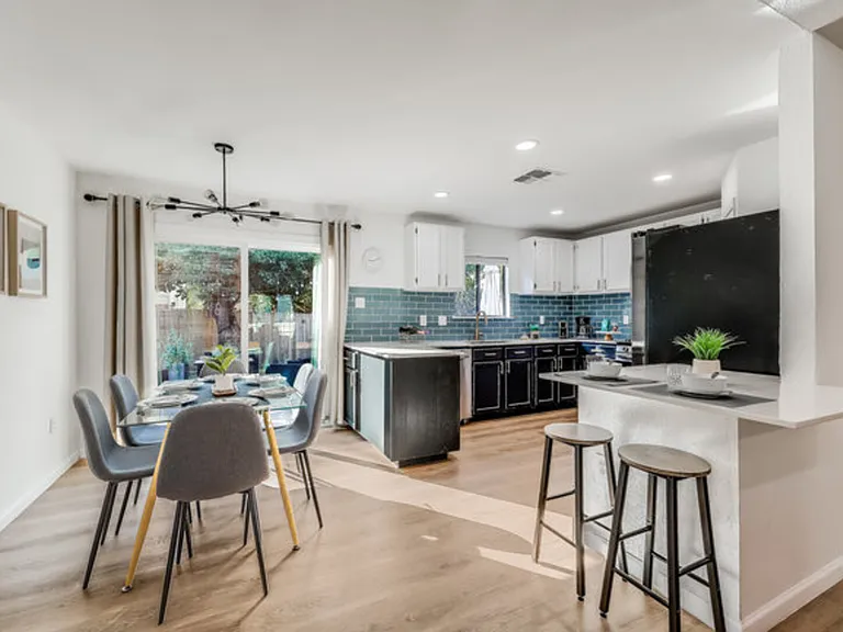 Lavinia Ln — Photo 15