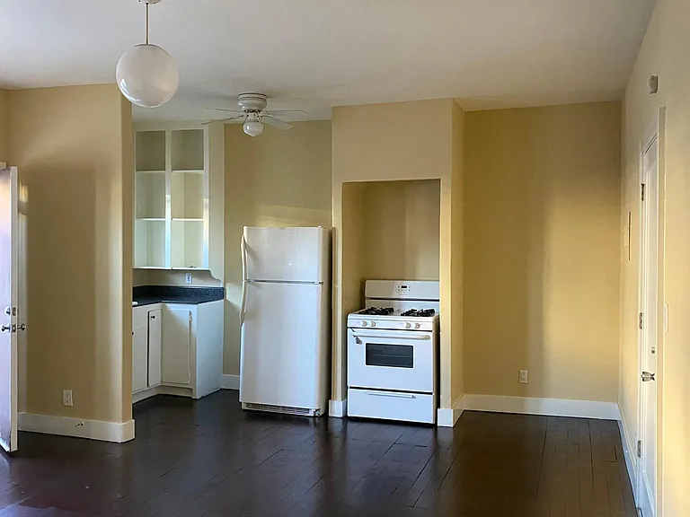4525 Fountain Ave #105 — Photo 3