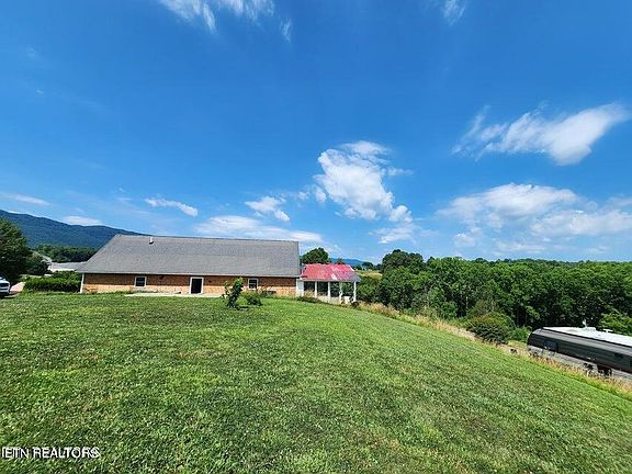 3rd image of Sunshine Hill Dr