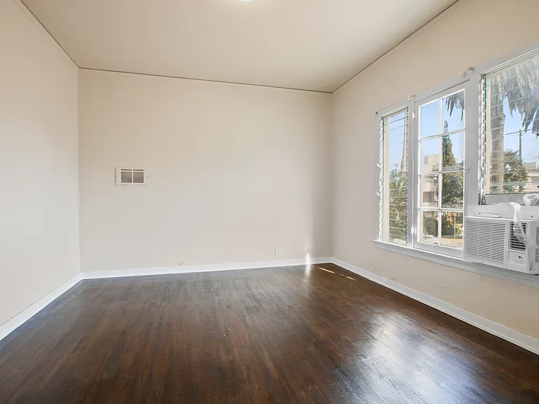 1460 S Holt Ave — Photo 31
