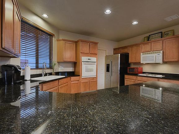 5th image of 8048 N Painted Feather Dr