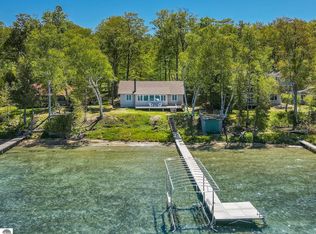 8506 S Dunns Farm Rd, Maple City, MI 49664