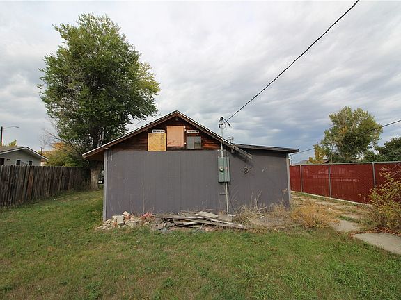 3rd image of 816 2nd St W